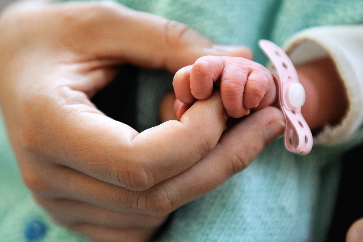 Ələtdə körpə QIZDIRMADAN ÖLÜB