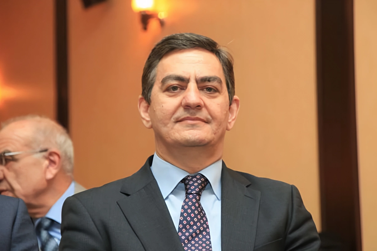 Əli Kərimli hakimiyyəti zorla ələ keçirməkdə ittiham olunur Əli Kərimli hakimiyyəti zorla ələ keçirməkdə ittiham olunur