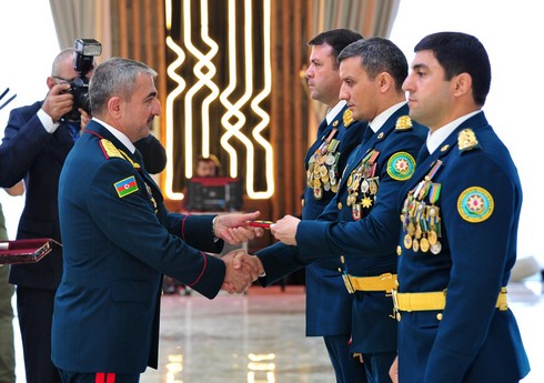 Elçin Quliyev yeni generallara ali hərbi rütbələrini təqdim edib