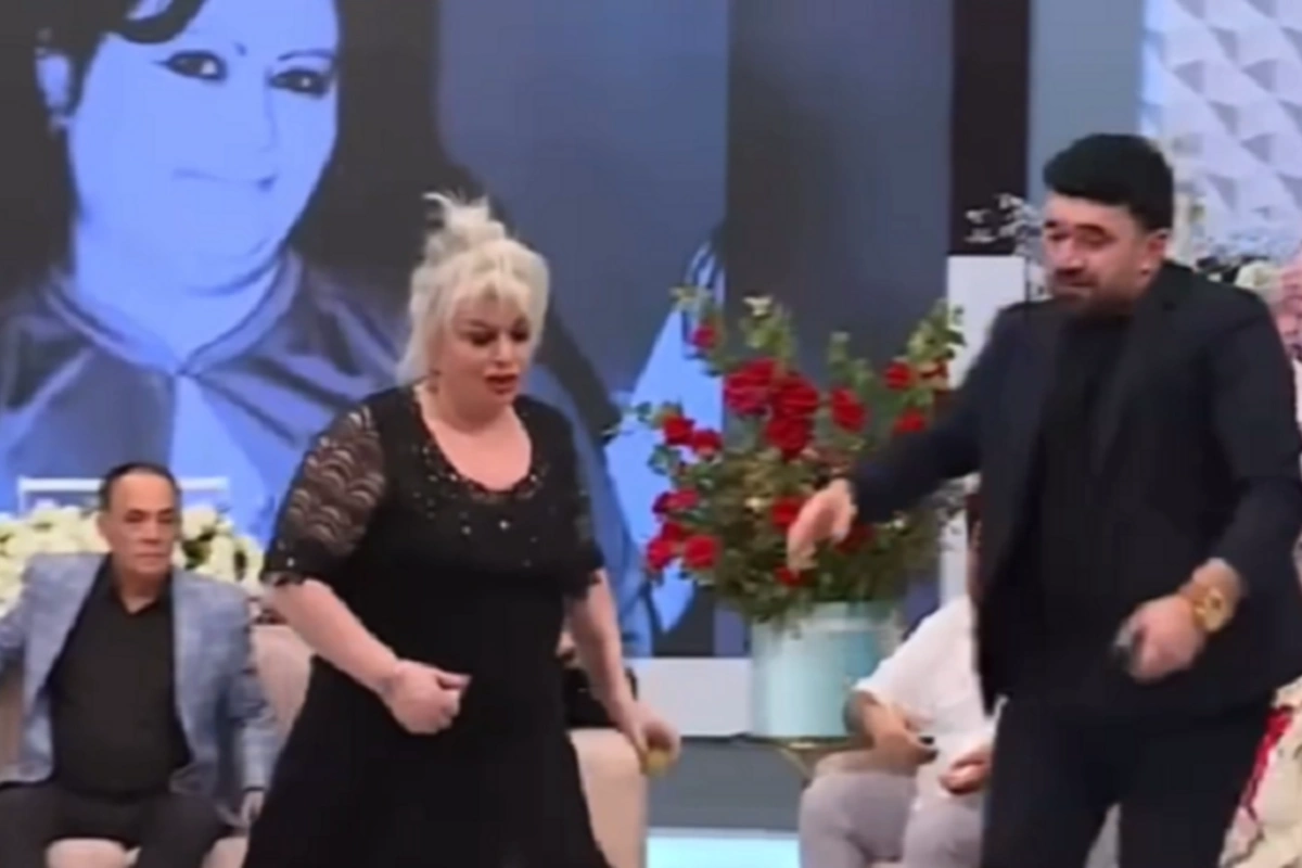 Əməkdar artist müğənni xalası qızına əsəbiləşib efiri tərk etdi Əməkdar artist müğənni xalası qızına əsəbiləşib efiri tərk etdi
