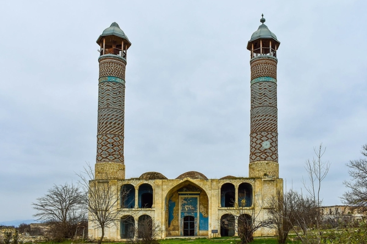 Emin Hüseynov: 