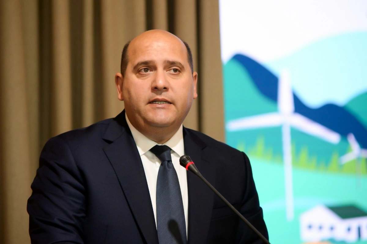 Emin Hüseynov: 