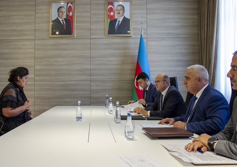 Energetika naziri vətəndaşları qəbul edib