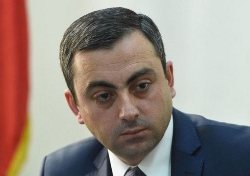 Erməni deputat yerli hakimiyyəti, prokuror və hakimləri təhqir edərək hədələyib Erməni deputat yerli hakimiyyəti, prokuror və hakimləri təhqir edərək hədələyib