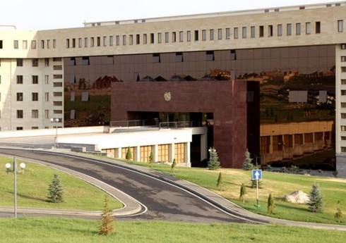 Ermənistan Müdafiə Nazirliyi: “Hərbçilər arasında ölənlər və yaralılar var” Ermənistan Müdafiə Nazirliyi: “Hərbçilər arasında ölənlər və yaralılar var”