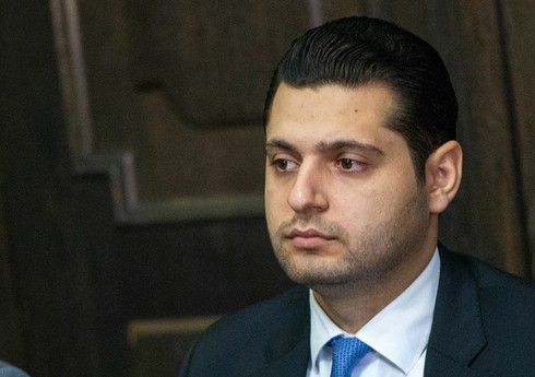 Ermənistan prezidenti baş nazirinin müavinini vəzifəsindən azad edib