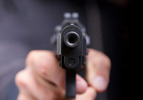 Ermənistanda İraq vətəndaşı özünü və iki polisi güllələyib