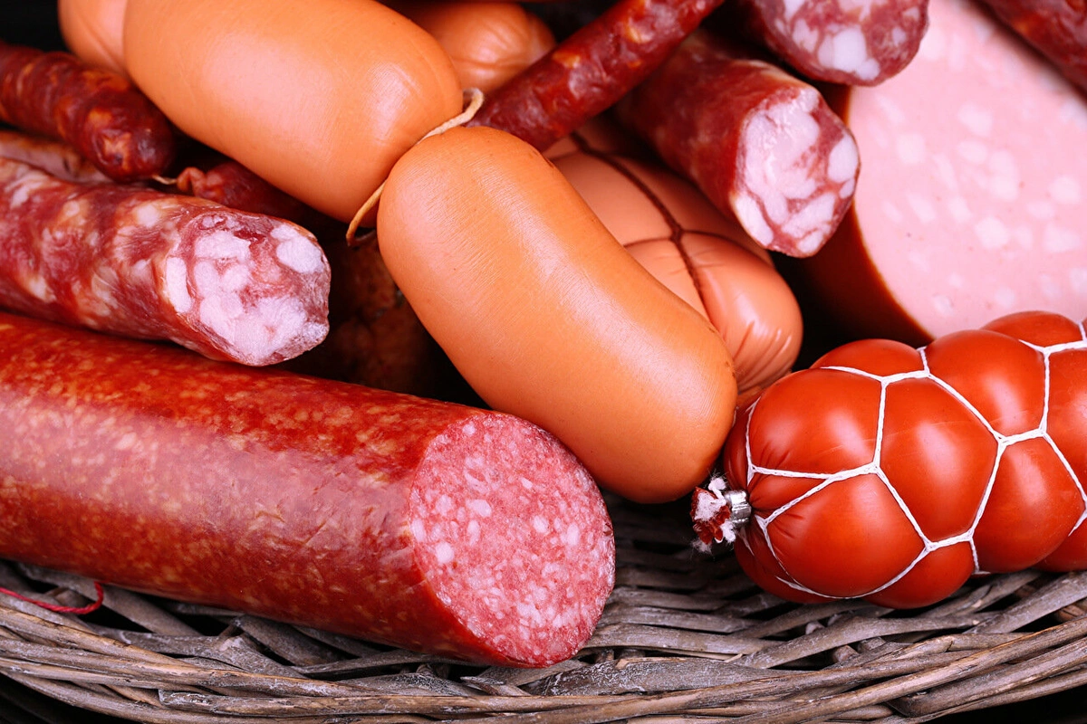 Ət bahalaşır, kolbasa istehsalı artır - Alıcılar nəyə üstünlük verirlər?