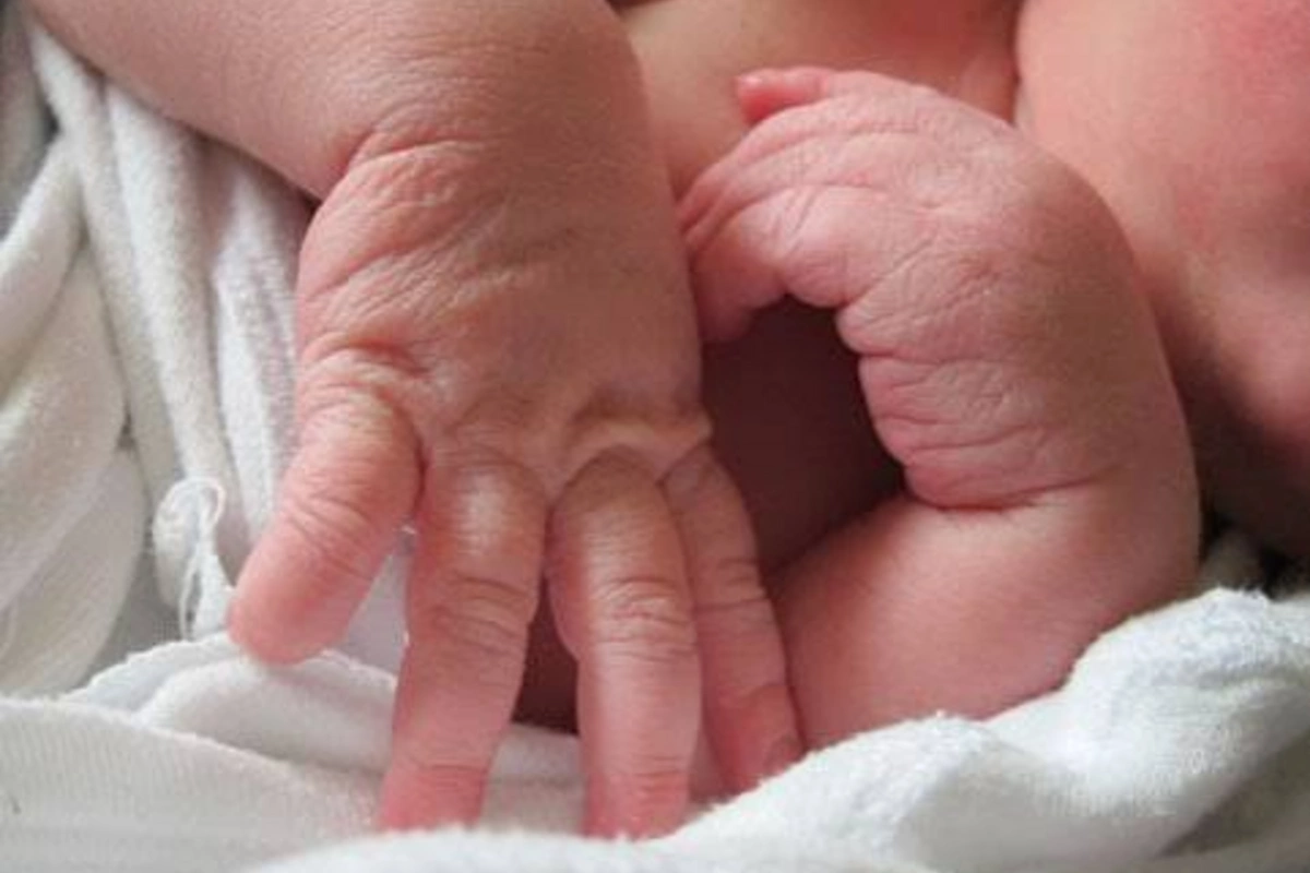 Evdə doğuş zamanı körpə ÖLDÜ