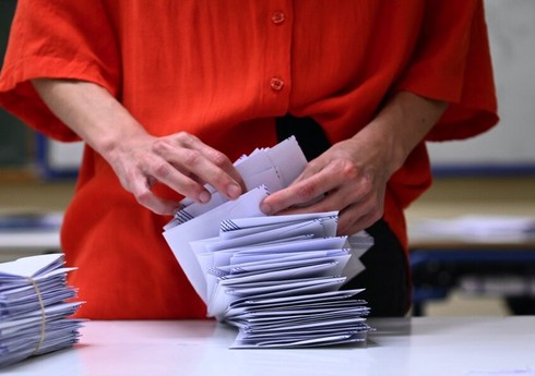 “Exit-poll”: Yunanıstanda parlament seçkilərində Baş nazirin partiyası lider olub