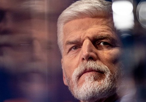 Çexiyada prezident seçkilərində ehtiyatda olan ordu generalı liderdir