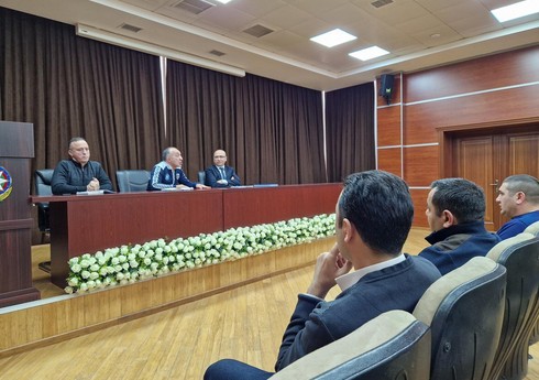Federasiya məşqçilərlə və hakimlərlə ayrı-ayrılıqda iclas keçirib