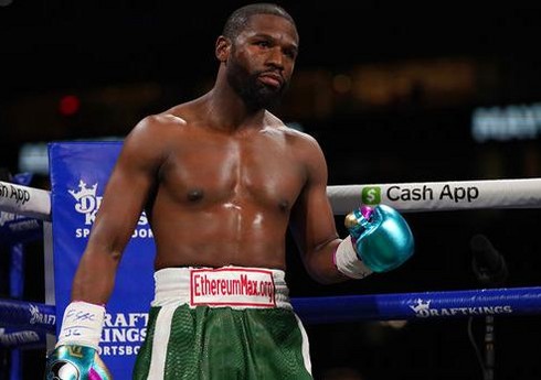 Floyd Meyvezer yaponiyalı MMA döyüşçüsünü nokautla məğlub edib