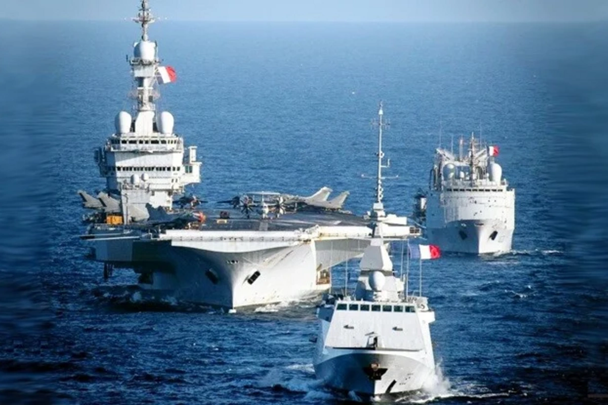 Fransa Hind okeanında neft tankerini saxladı