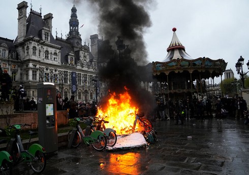 Fransa paytaxtını kütləvi iğtişaşlar bürüyüb