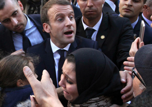 Fransa Prezidenti Əlcəzairdə təhqir və etirazlarla qarşılanıb