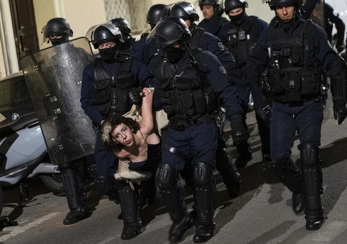 Fransada etirazlarda 120-dən çox polis yaralanıb