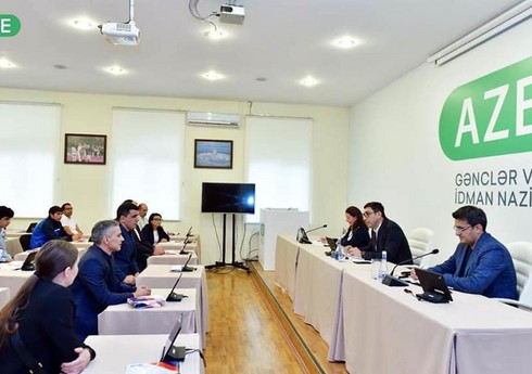 Fərid Qayıbov beynəlxalq yarışlarda uğur qazanmış idmançıları qəbul edib