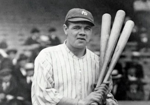 Əfsanəvi beysbolçunun forması hərracda satılan ən bahalı idman xatirə əşyası olub