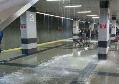 Güclü yağış nəticəsində Ankara metrosunu su basıb Güclü yağış nəticəsində Ankara metrosunu su basıb