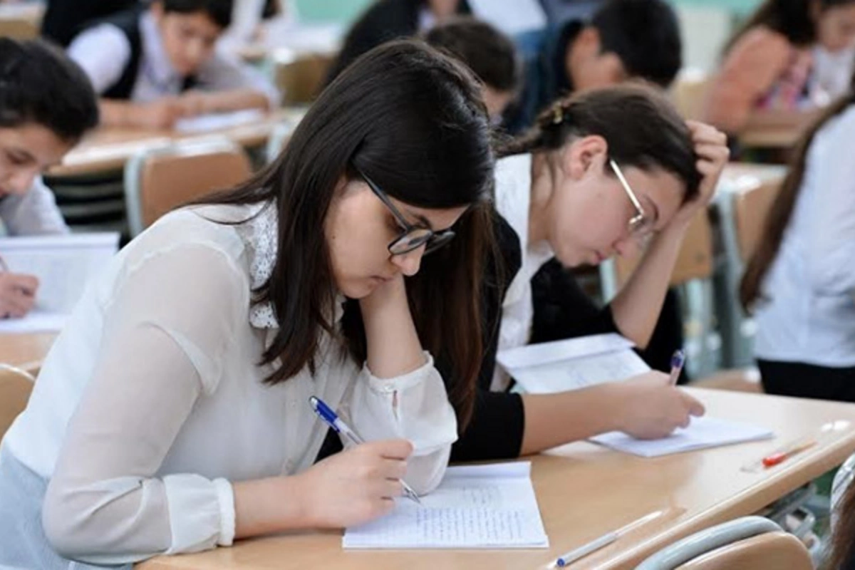 Gələn il buraxılış imtahanında şagirdlərə əlavə vaxt veriləcək
