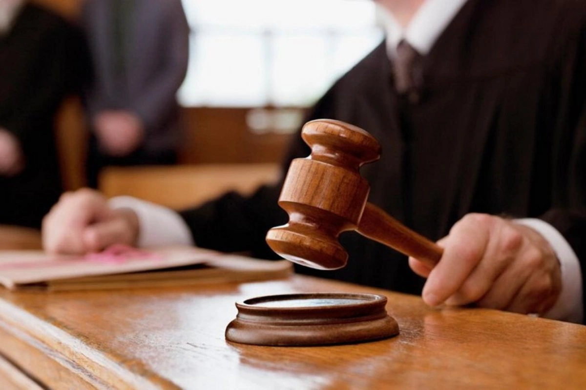 Gəncədə bacısını müğənni olduğu üçün qətlə yetirməkdə təqsirləndirilən şəxsə hökm oxunub