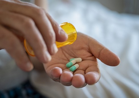 Gəncədə 20 yaşlı oğlan dərmandan zəhərlənib, vəziyyəti ağırdır