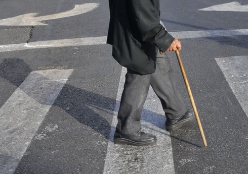 Gəncədə 84 yaşlı kişini avtomobil vurub