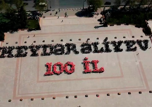 Gəncədə Heydər Əliyevin 100 illik yubileyinə həsr olunmuş fləşmob keçirilib