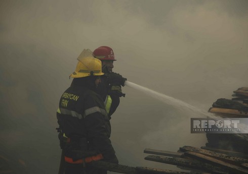 Gəncədə yaşayış binasının dam örtüyündə yanğın olub