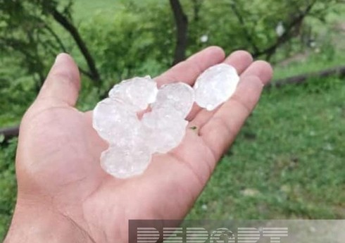 Goranboya güclü dolu düşüb