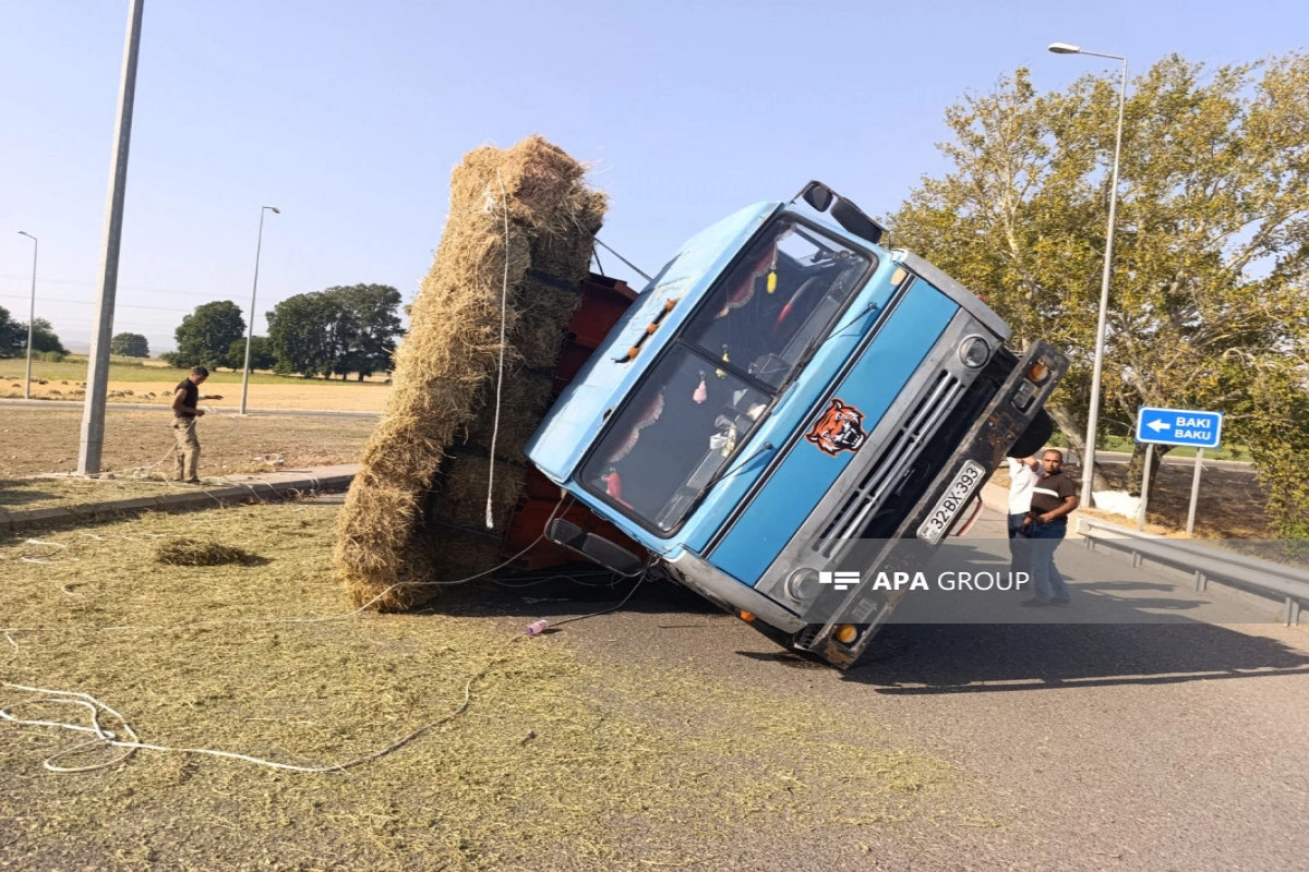 Goranboyda otla dolu maşın aşıb