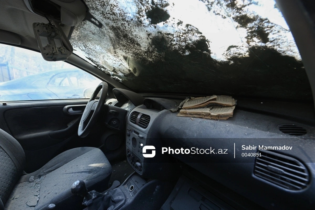 Göygöldə mikroavtobusla minik avtomobili toqquşub, xəsarət alanlar var