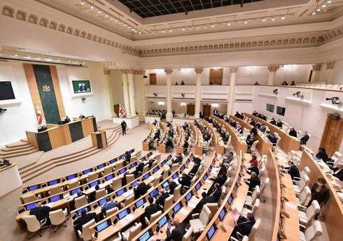 Gürcüstan parlamentində tək bir fraksiya - “Gürcü Arzusu” yaradılıb