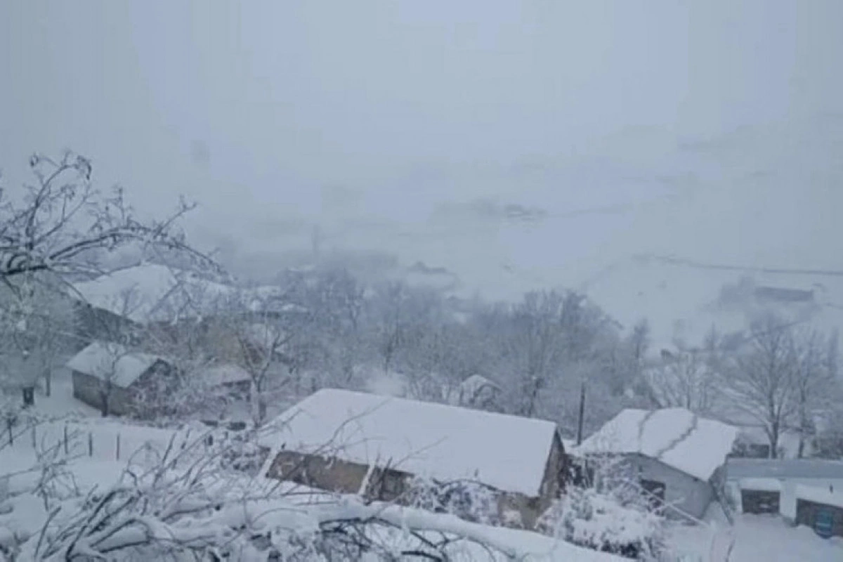 Güclü qar səbəbindən Cəlilabad-Yardımlı yolu bağlanıb