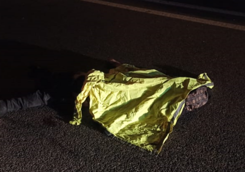 Göyçayda yük avtomobili yolun kənarındakı piyadanı vuraraq öldürüb