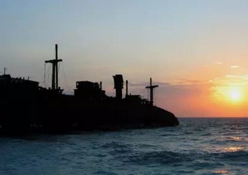 Göyərtəsində 14 azərbaycanlının olduğu gəmi Don çayında saya oturub