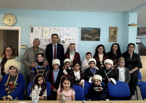 Haaqada yeni fəaliyyətə başlamış Azərbaycan məktəbində Novruz bayramı qeyd olunub