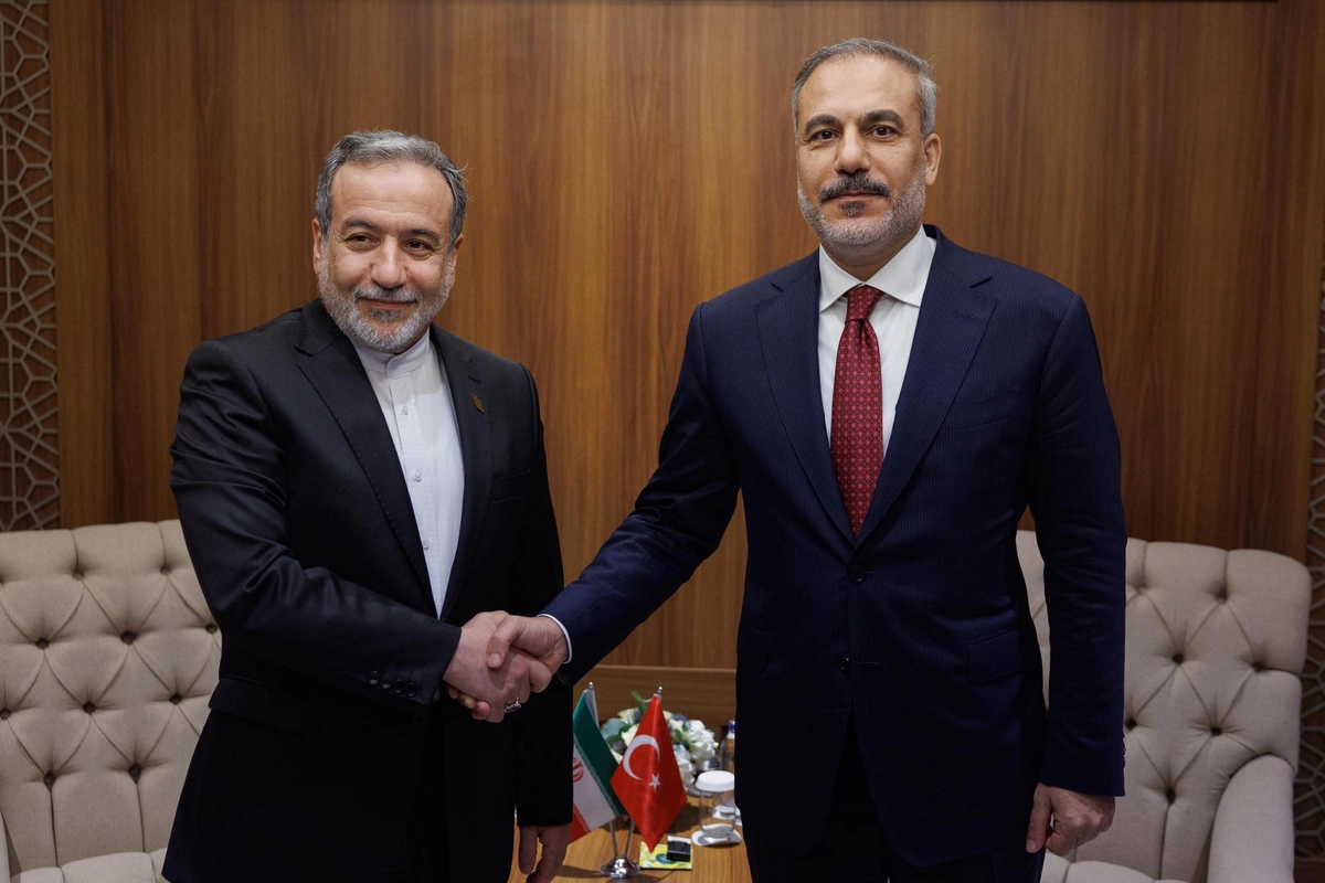 Hakan Fidan və Abbas Əraqçi regiondakı prosesləri müzakirə ediblər