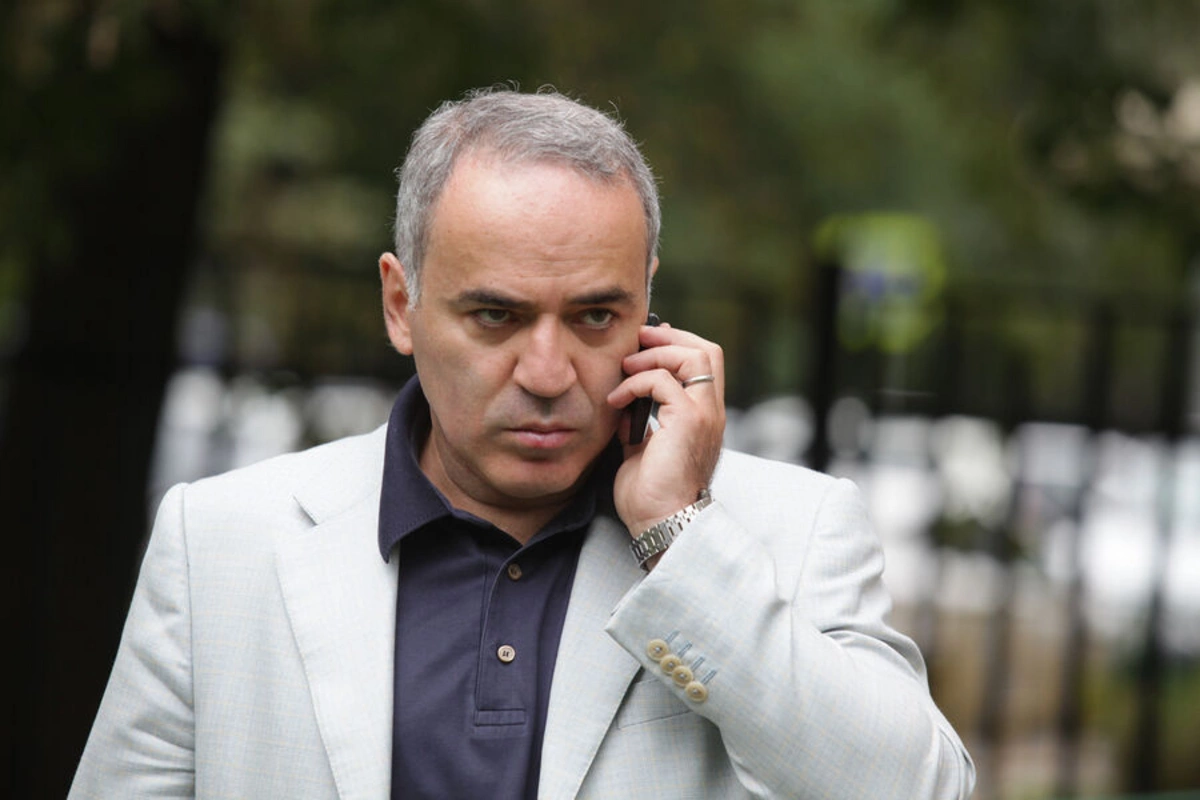 Harri Kasparov barəsində qiyabi həbs qərarı çıxdı