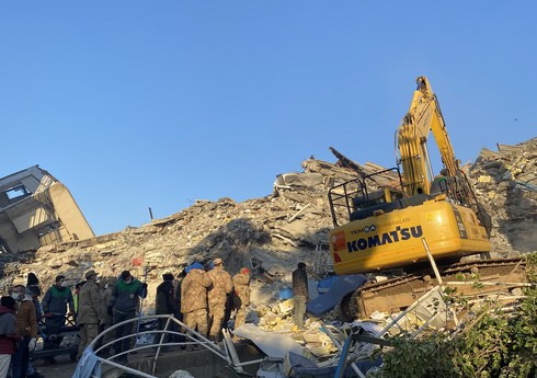 Hatayda 103 saatdan sonra 3,5 yaşlı qızcığaz xilas edilib