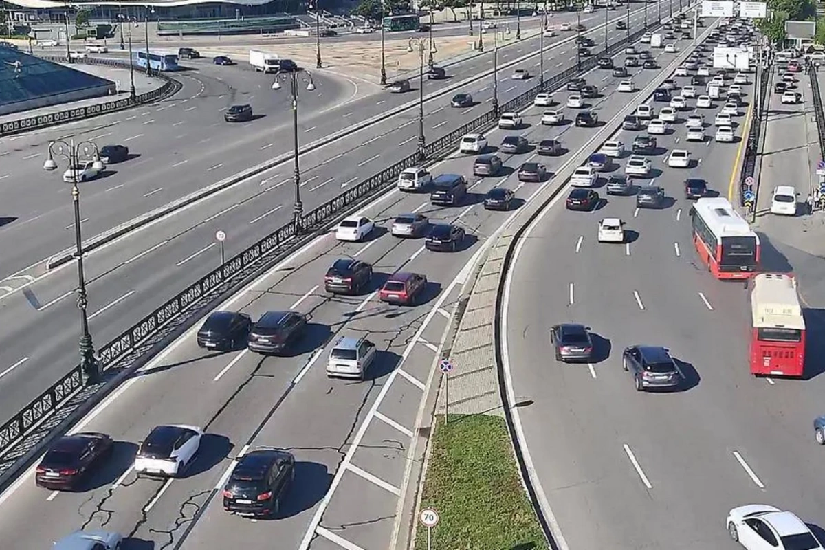 Həftənin ilk günü Bakıda 12 istiqamətdə tıxac var