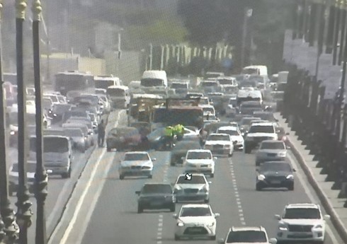 Heydər Əliyev prospektində qəza olub, yolda sıxlıq yaranıb