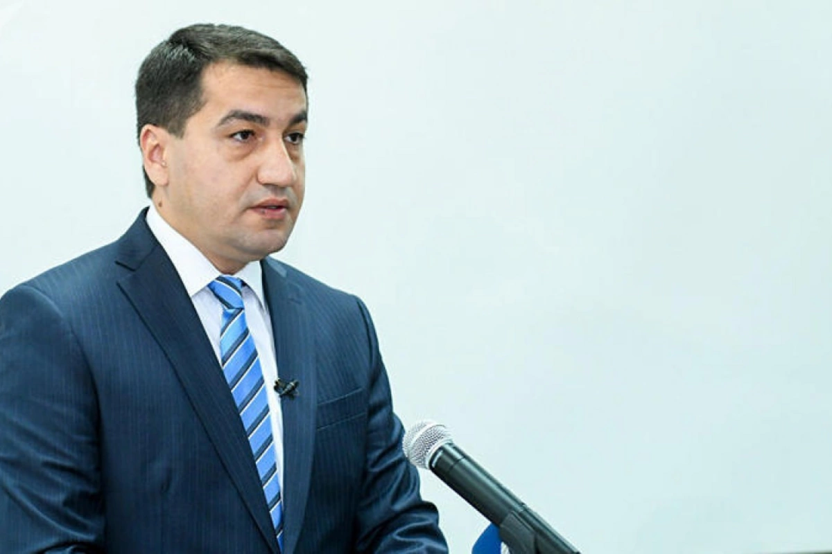 Hikmət Hacıyev: Azərbaycan D-8-ə üzv olmasına çox önəm verir