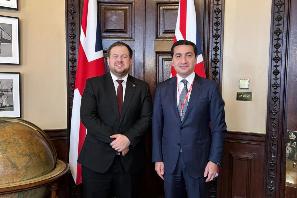 Hikmət Hacıyev Böyük Britaniyanın dövlət naziri ilə görüşüb Hikmət Hacıyev Böyük Britaniyanın dövlət naziri ilə görüşüb