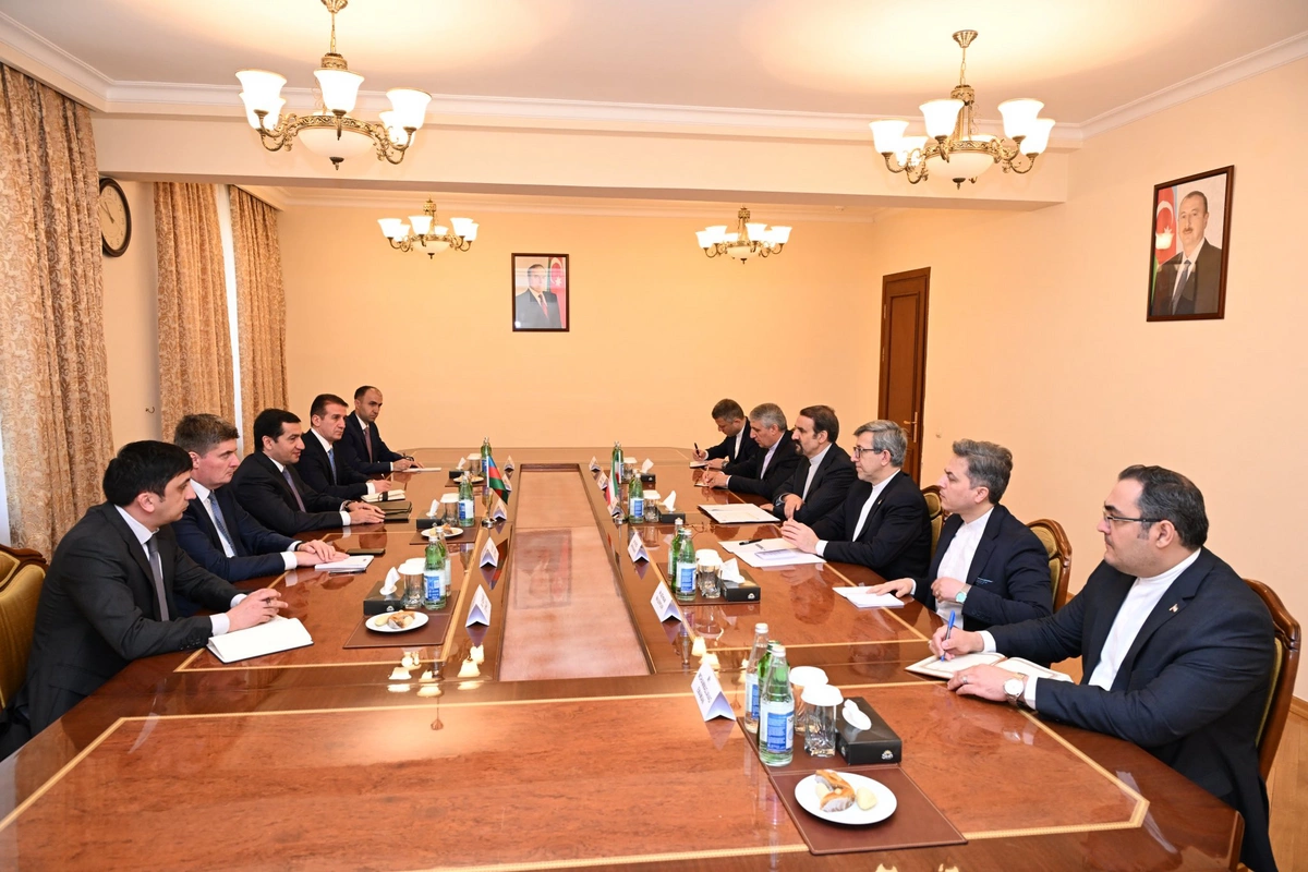 Hikmət Hacıyev İran Prezidentinin müşaviri ilə regional məsələləri müzakirə etdi