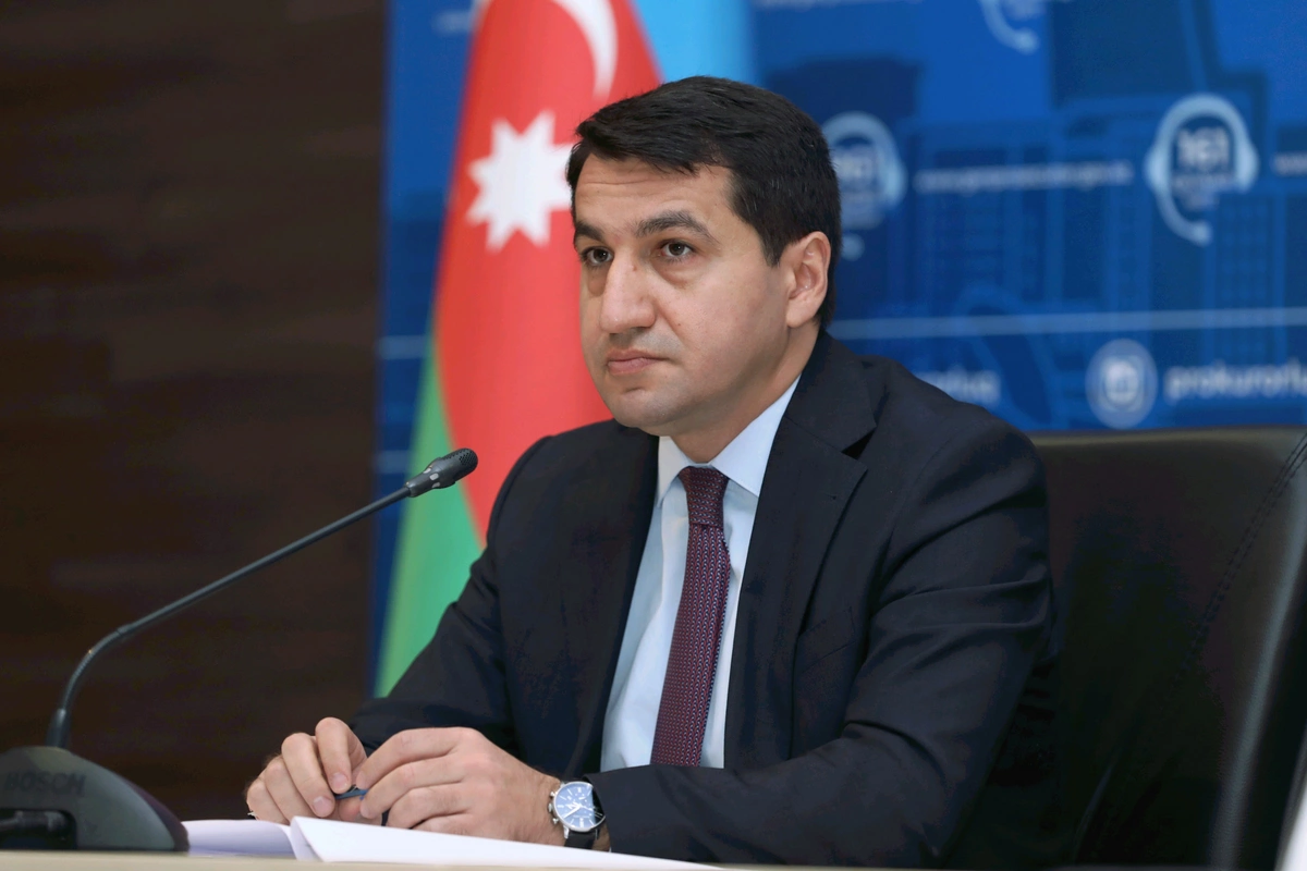 Hikmət Hacıyev Pakistan səfiri ilə görüşüb