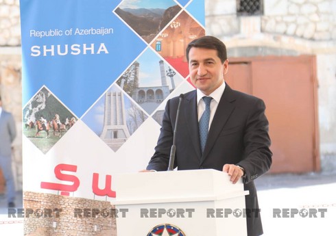 Hikmət Hacıyev: “Azərbaycanlılar və ermənilər bir ölkənin vətəndaşları kimi dinc yanaşı yaşaya bilərlər”