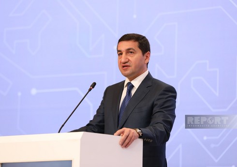 Hikmət Hacıyev: Dezinformasiya xəbərlərlə manipulyasiya etməyə imkan verir
