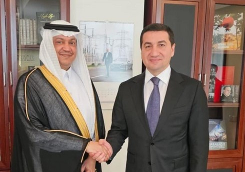 Hikmət Hacıyev Səudiyyə Ərəbistanının Azərbaycandakı səfiri ilə görüşüb Hikmət Hacıyev Səudiyyə Ərəbistanının Azərbaycandakı səfiri ilə görüşüb